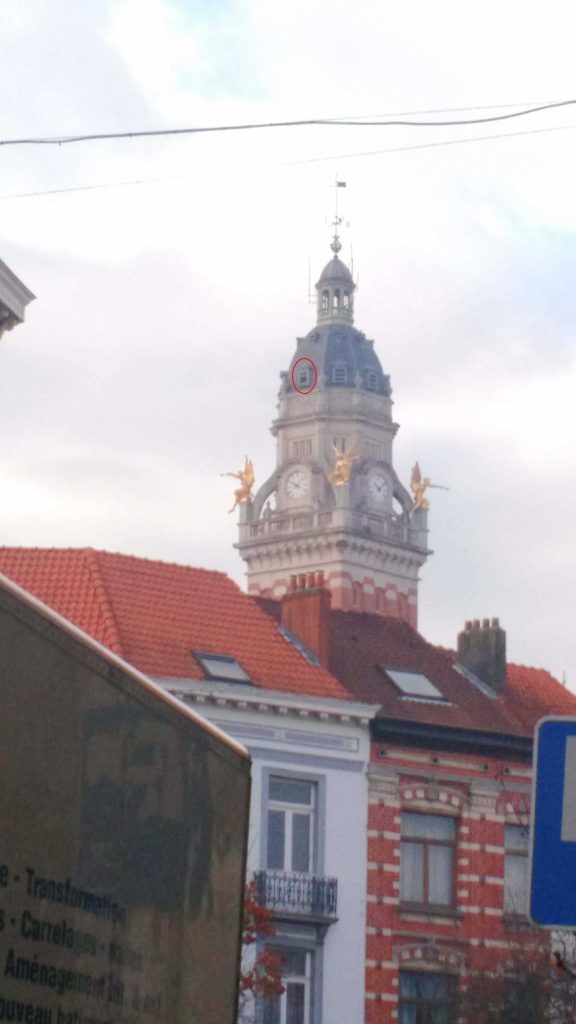 Nichoir pour les faucons de l'hôtel de ville de Saint-Gilles, Bruxelles.