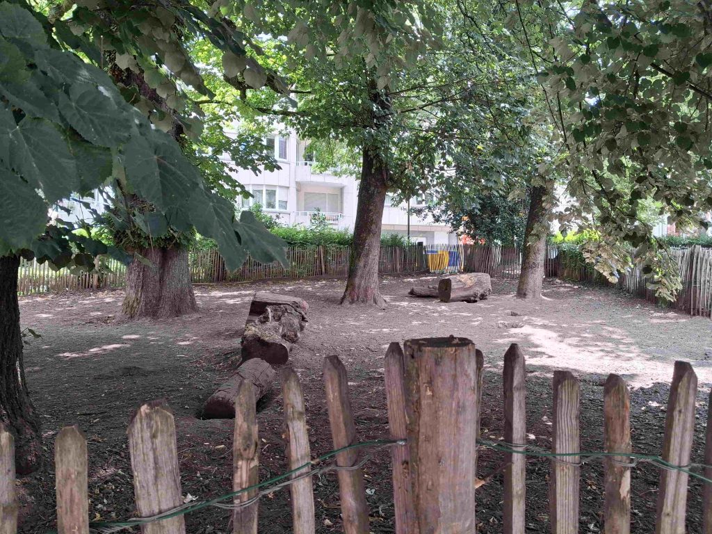 Parc à chiens au square Baron Bouvier, Saint-Gilles, Bruxelles.