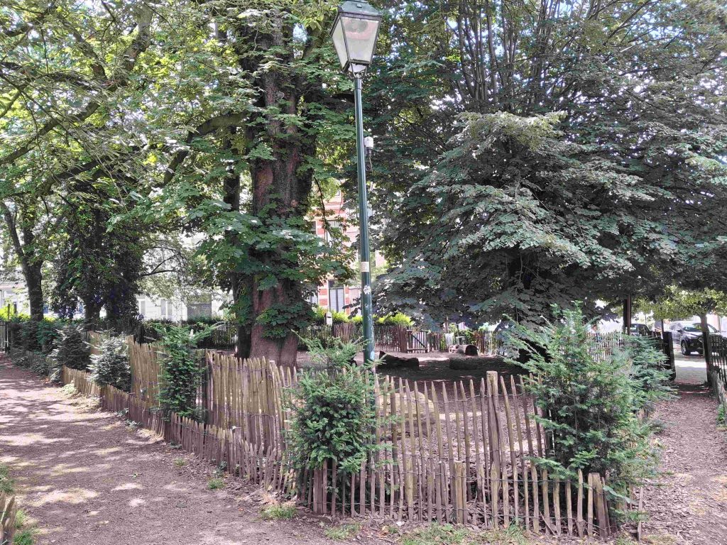 Parc à chiens au square Baron Bouvier, Saint-Gilles, Bruxelles.